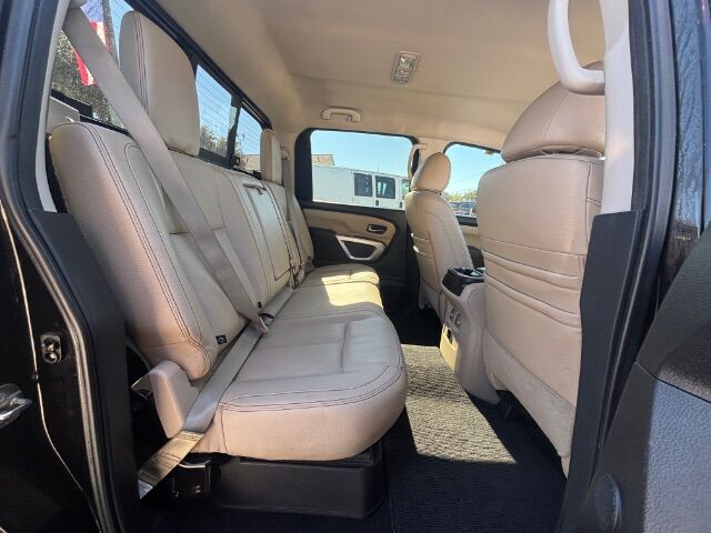 2017 Nissan TITAN SL