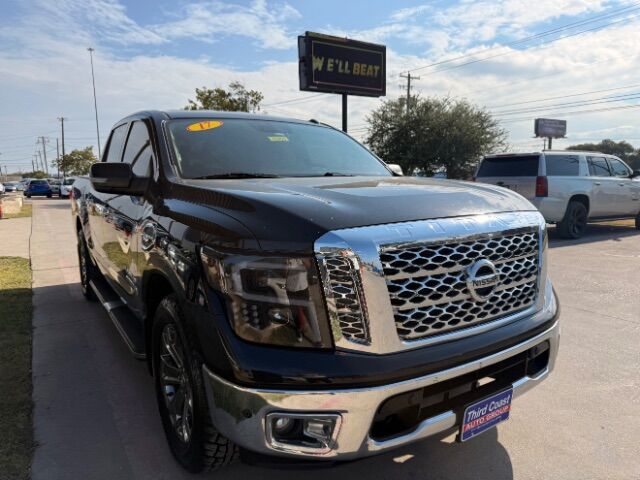 2017 Nissan TITAN SV