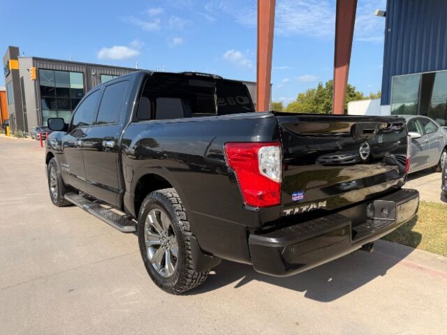 2017 Nissan TITAN SV