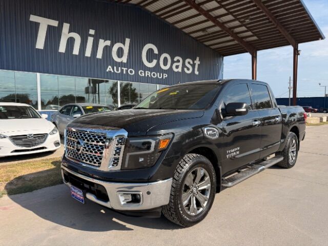 2017 Nissan TITAN SV