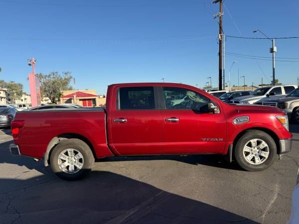 2017 Nissan TITAN SV