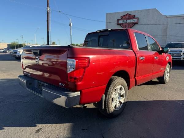 2017 Nissan TITAN SV