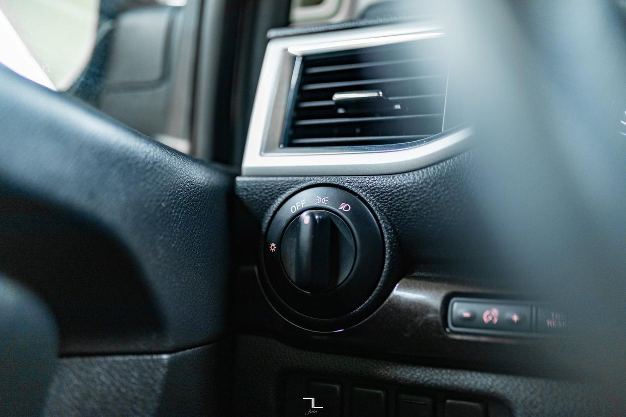 2017 Nissan Titan 4x4 Crew Cab S Red Deer AB