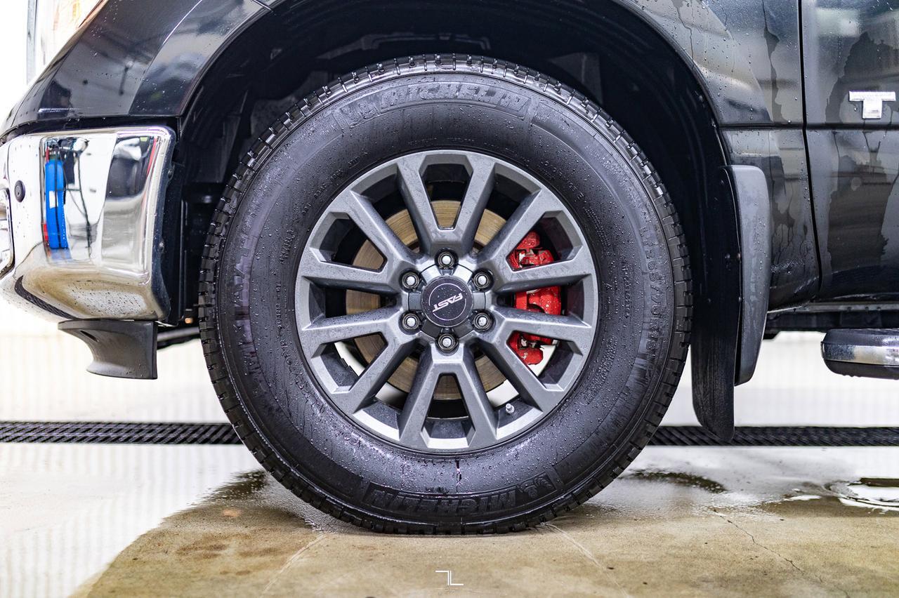 2017 Nissan Titan 4x4 Crew Cab SV Nav BCam Red Deer AB