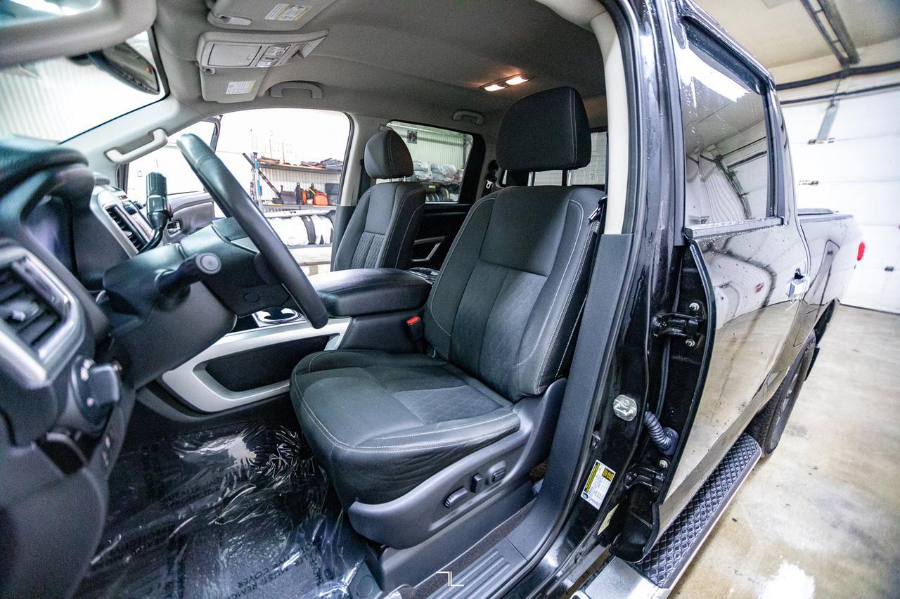 2017 Nissan Titan 4x4 Crew Cab SV Nav BCam Red Deer AB