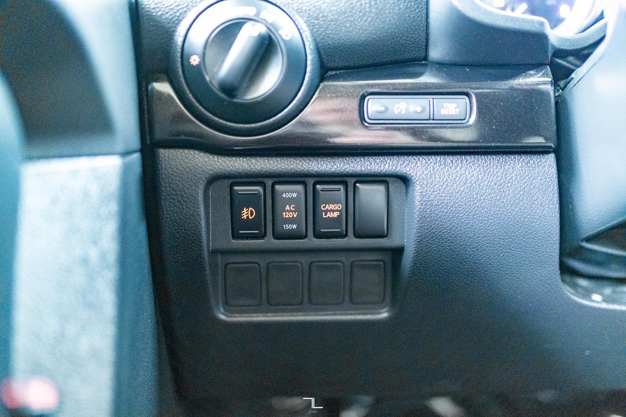 2017 Nissan Titan 4x4 Crew Cab SV Nav BCam Red Deer AB