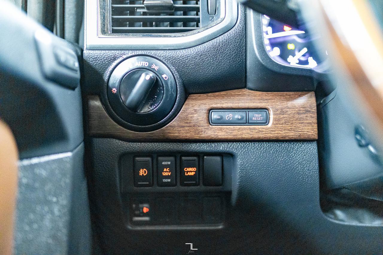 2017 Nissan Titan XD 4x4 Crew Cab Platinum Reserve Diesel Leather Roof Nav Red Deer AB