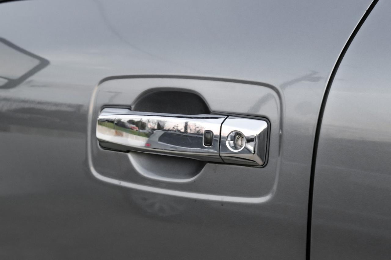 2017 Nissan Titan XD SV CREW CAB 4WD AUTOMATIC BLIND SPOT ASSIST NAVIGATION HEATED SEATS REAR CAMERA Carrollton TX