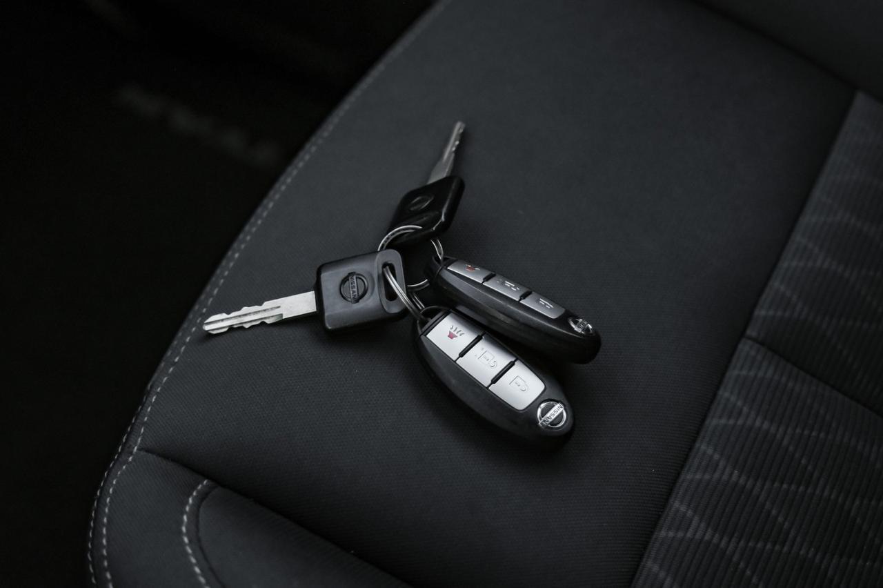 2017 Nissan Titan XD SV CREW CAB 4WD AUTOMATIC BLIND SPOT ASSIST NAVIGATION HEATED SEATS REAR CAMERA Carrollton TX