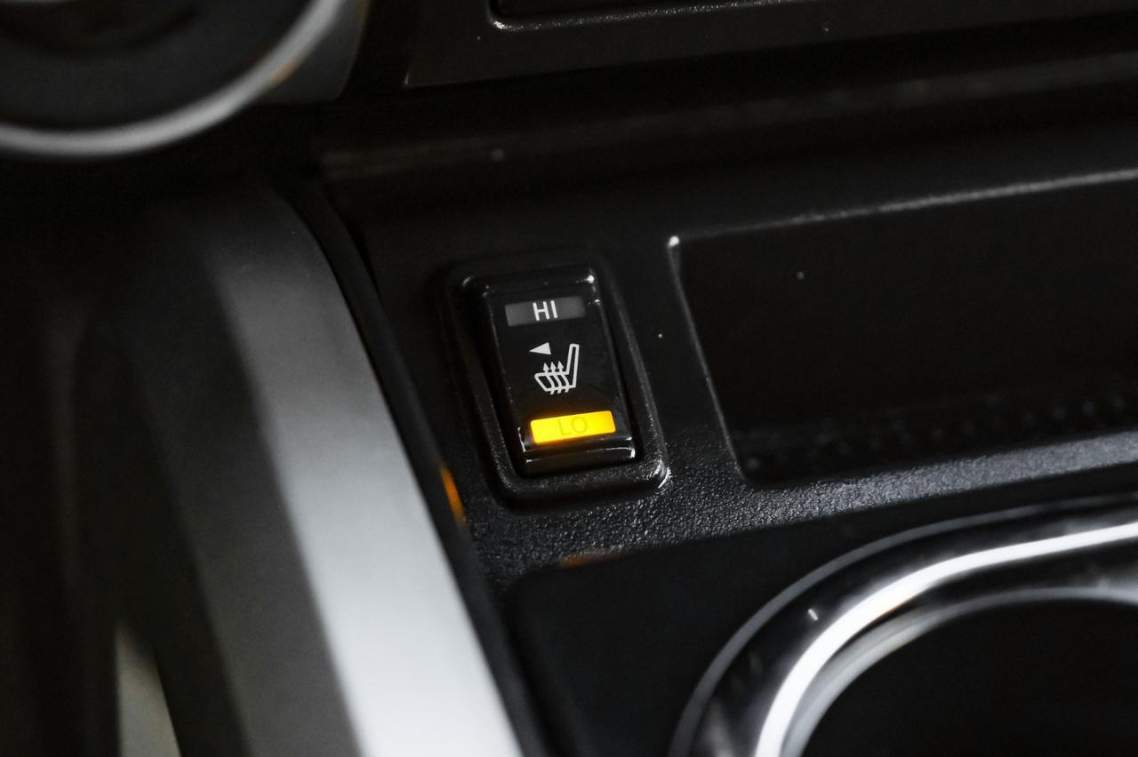 2017 Nissan Titan XD SV CREW CAB 4WD AUTOMATIC BLIND SPOT ASSIST NAVIGATION HEATED SEATS REAR CAMERA Carrollton TX