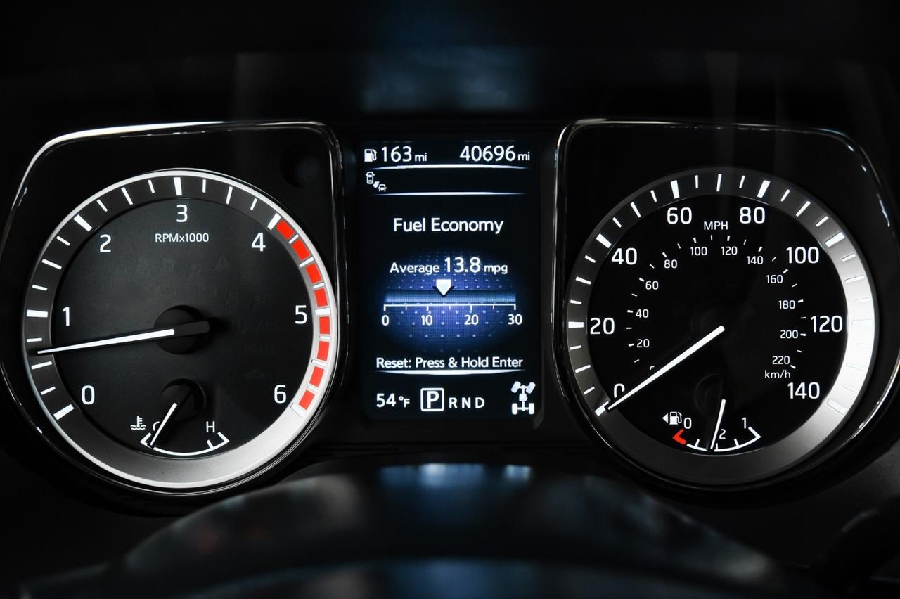 2017 Nissan Titan XD SV CREW CAB 4WD AUTOMATIC BLIND SPOT ASSIST NAVIGATION HEATED SEATS REAR CAMERA Carrollton TX