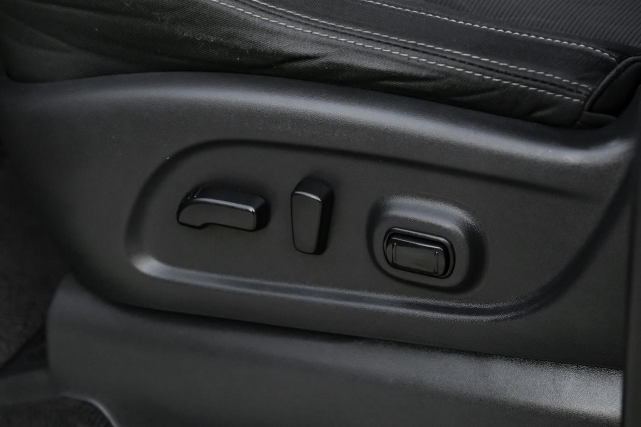 2017 Nissan Titan XD SV CREW CAB 4WD AUTOMATIC BLIND SPOT ASSIST NAVIGATION HEATED SEATS REAR CAMERA Carrollton TX