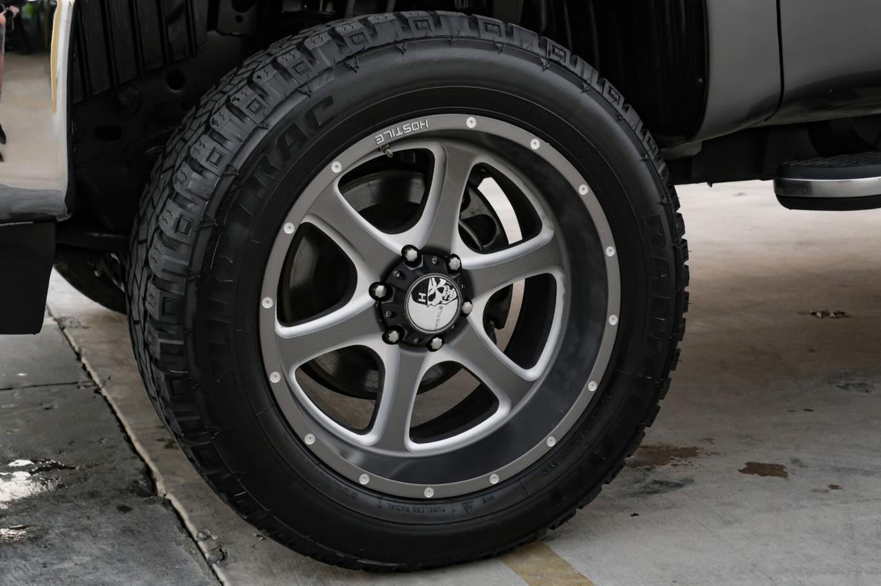 2017 Nissan Titan XD SV CREW CAB 4WD AUTOMATIC BLIND SPOT ASSIST NAVIGATION HEATED SEATS REAR CAMERA Carrollton TX