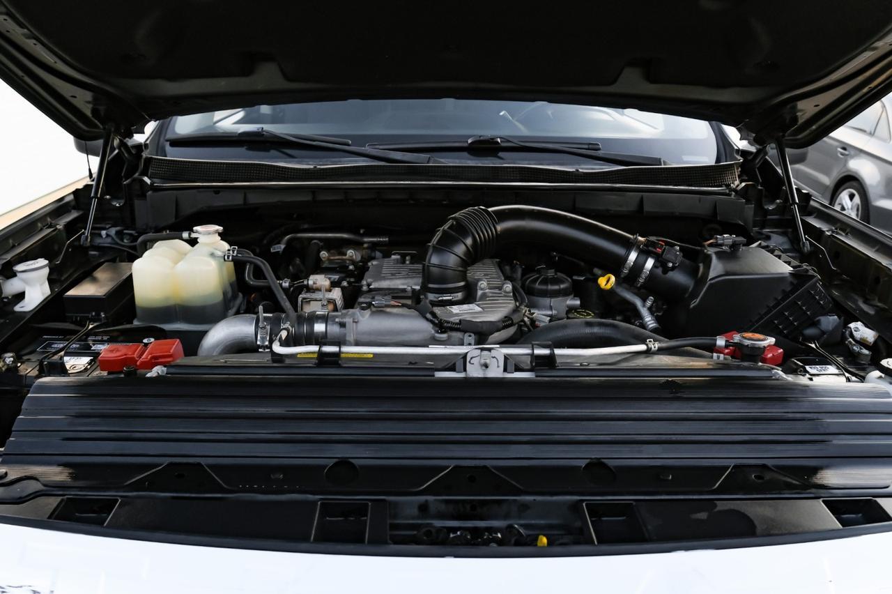 2017 Nissan Titan XD SV CREW CAB 4WD AUTOMATIC BLIND SPOT ASSIST NAVIGATION HEATED SEATS REAR CAMERA Carrollton TX