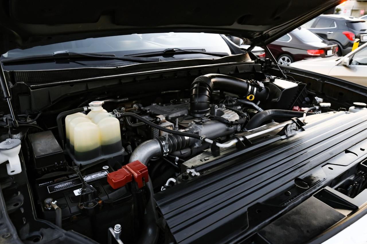 2017 Nissan Titan XD SV CREW CAB 4WD AUTOMATIC BLIND SPOT ASSIST NAVIGATION HEATED SEATS REAR CAMERA Carrollton TX