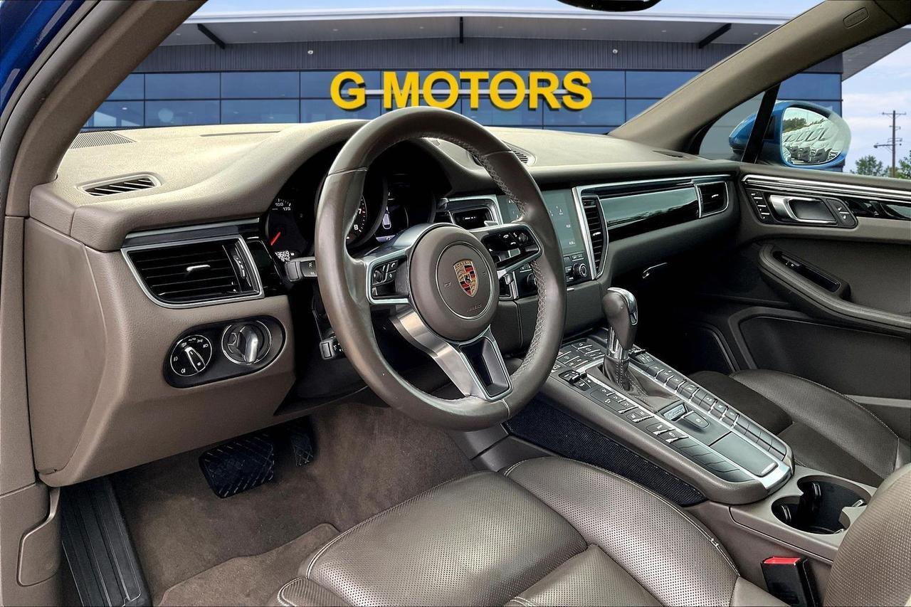 2017 PORSCHE MACAN Houston TX