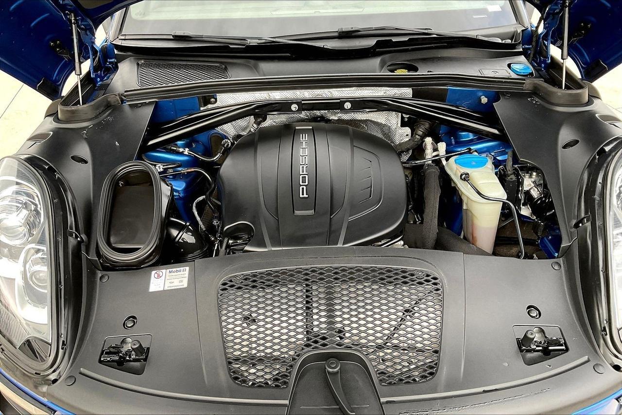 2017 PORSCHE MACAN Houston TX