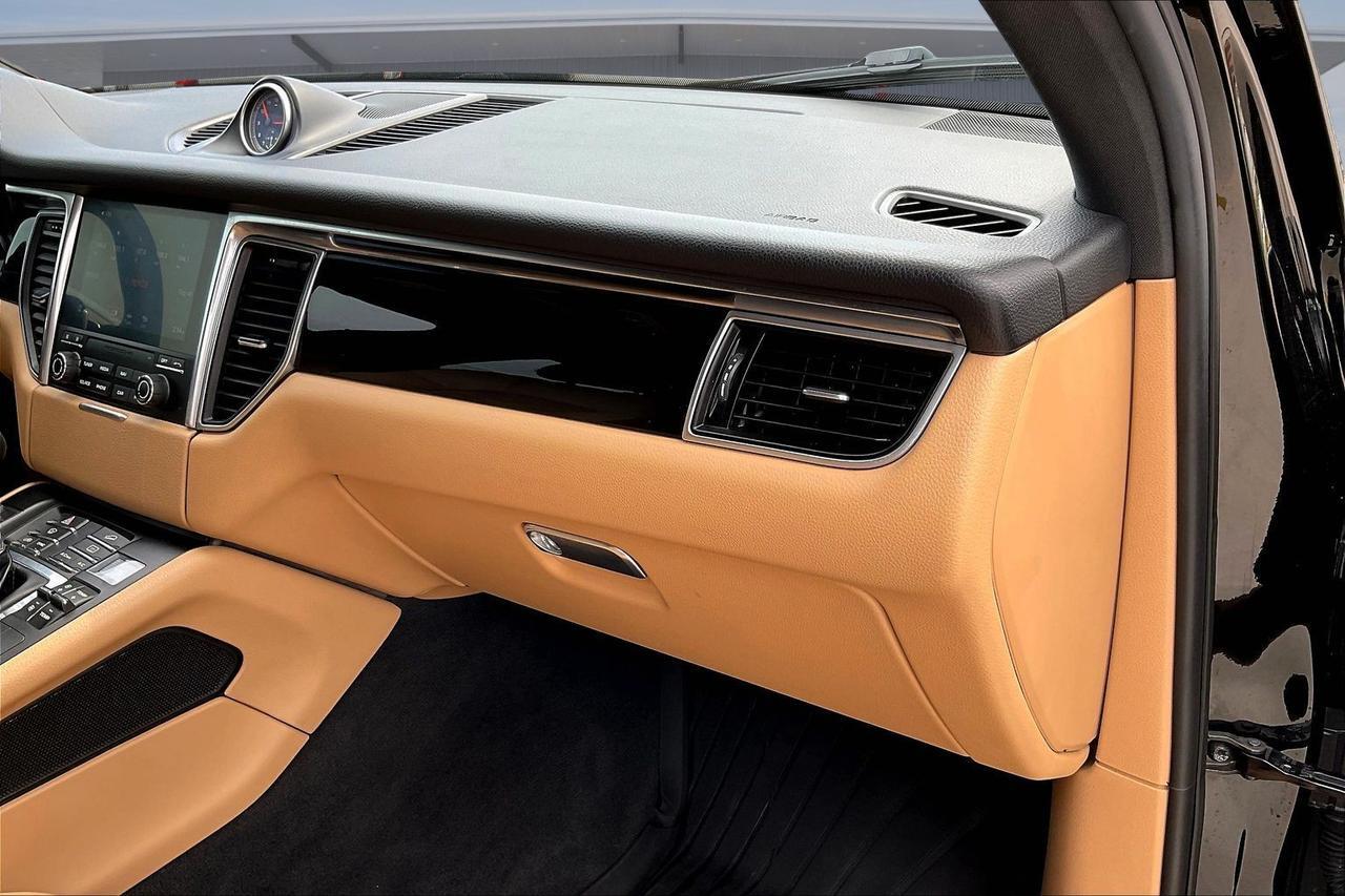 2017 PORSCHE MACAN Houston TX