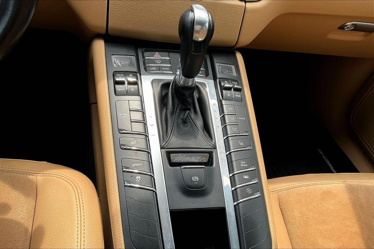 2017 PORSCHE MACAN Houston TX