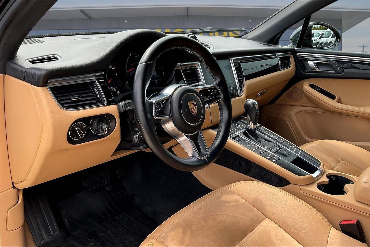 2017 PORSCHE MACAN Houston TX