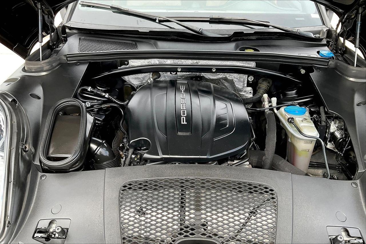 2017 PORSCHE MACAN Houston TX