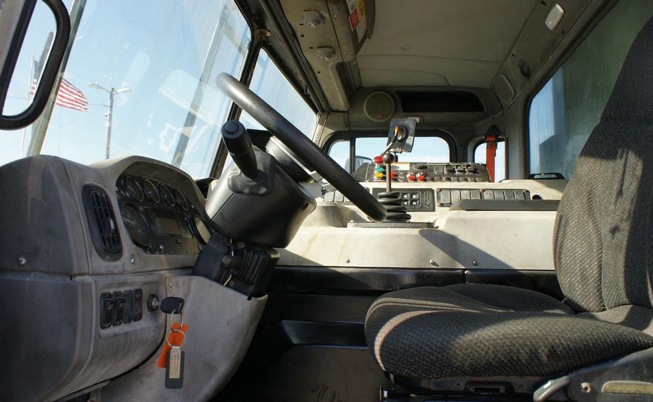 2017 Peterbilt 320 40 Yard Heil Front Loader Tampa FL