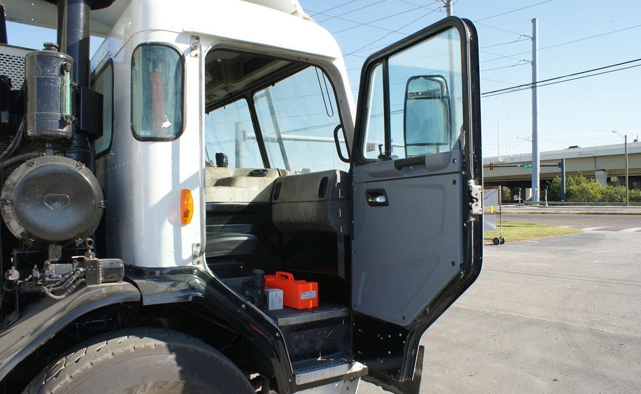2017 Peterbilt 320 40 Yard Heil Front Loader Tampa FL