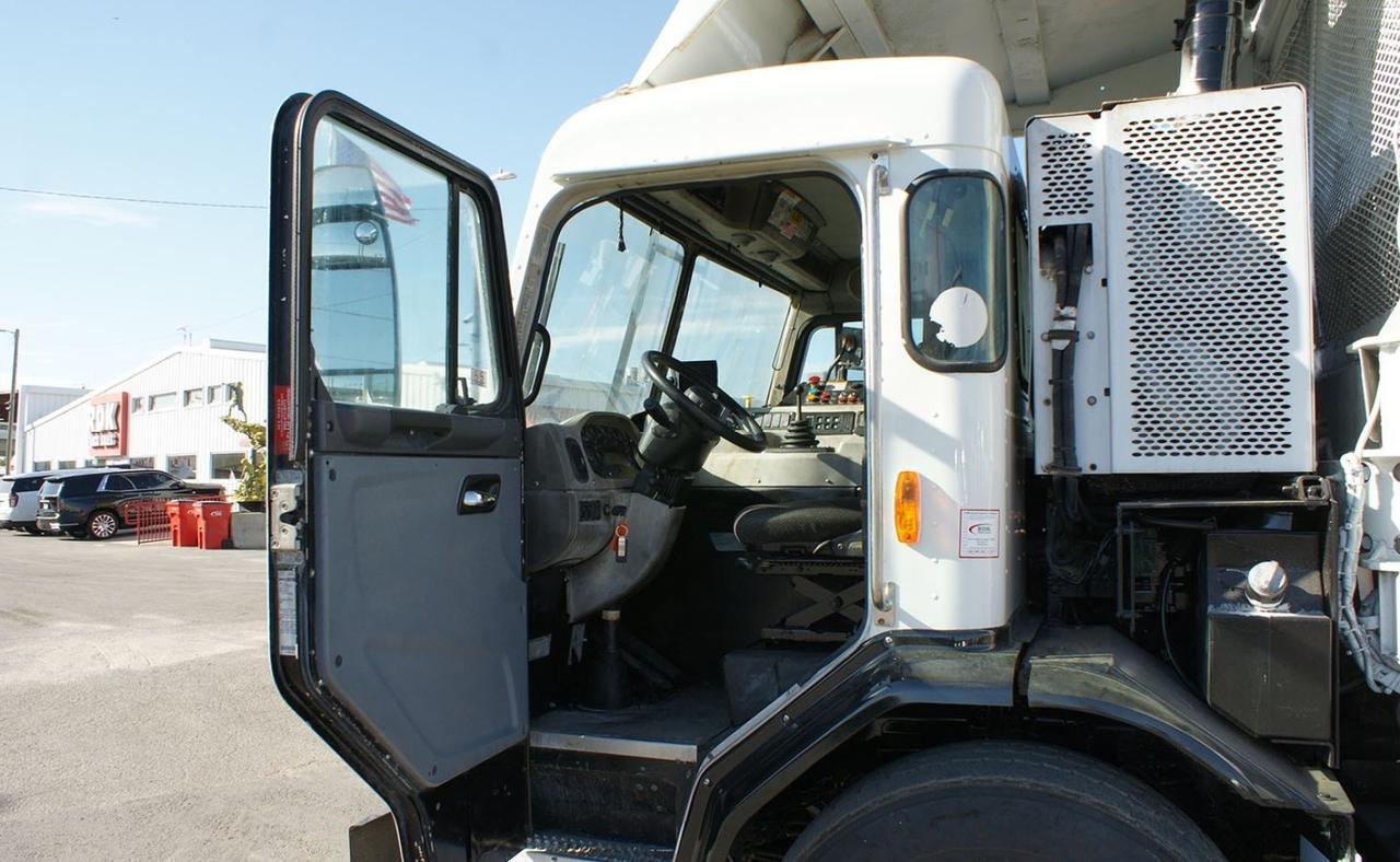 2017 Peterbilt 320 40 Yard Heil Front Loader Tampa FL