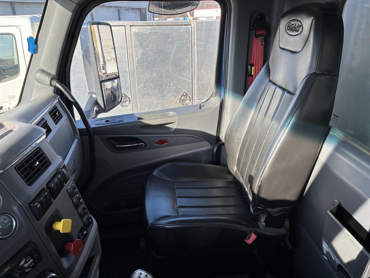 2017 Peterbilt 567 Rochester MN