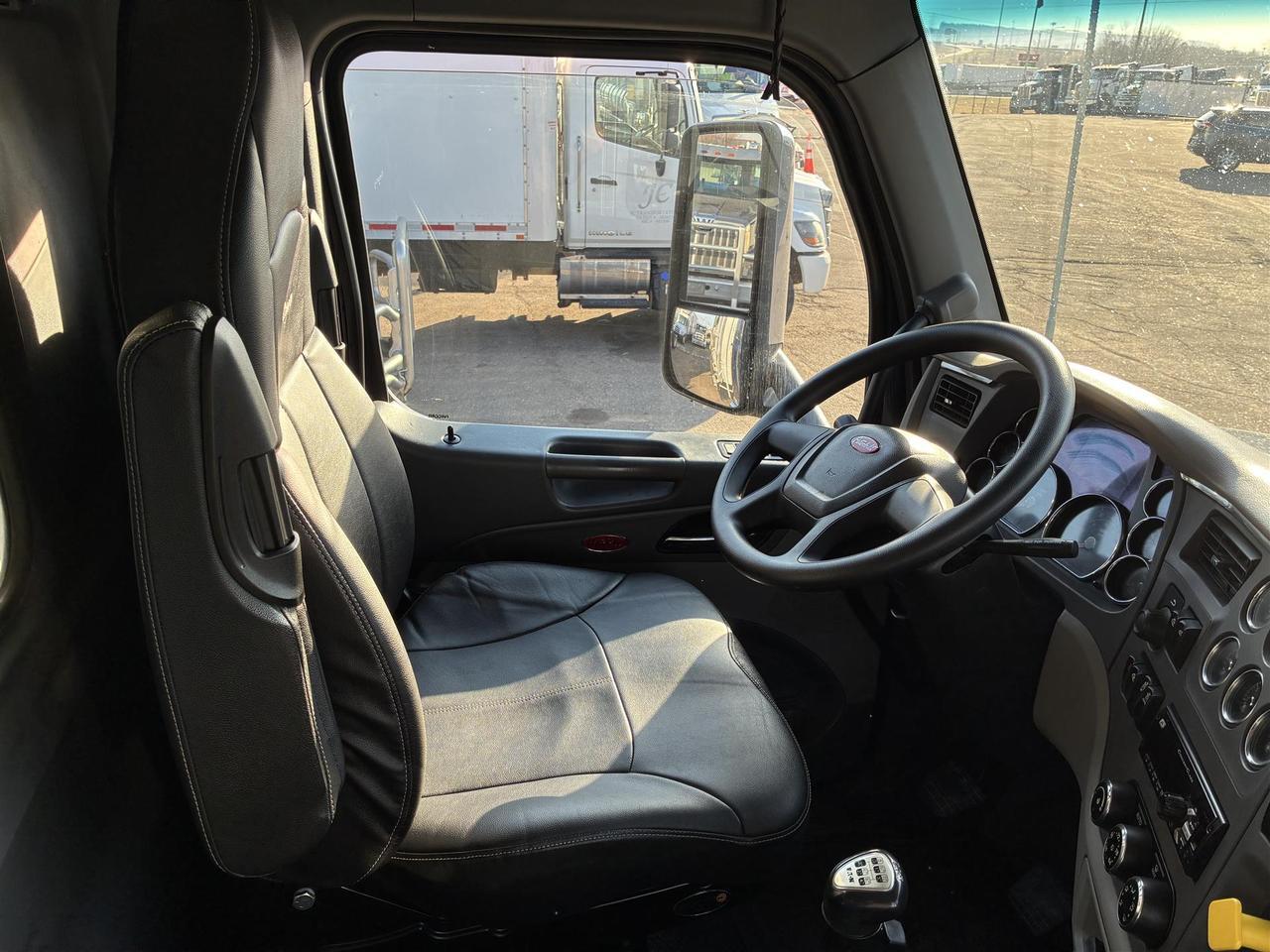 2017 Peterbilt 567 Rochester MN