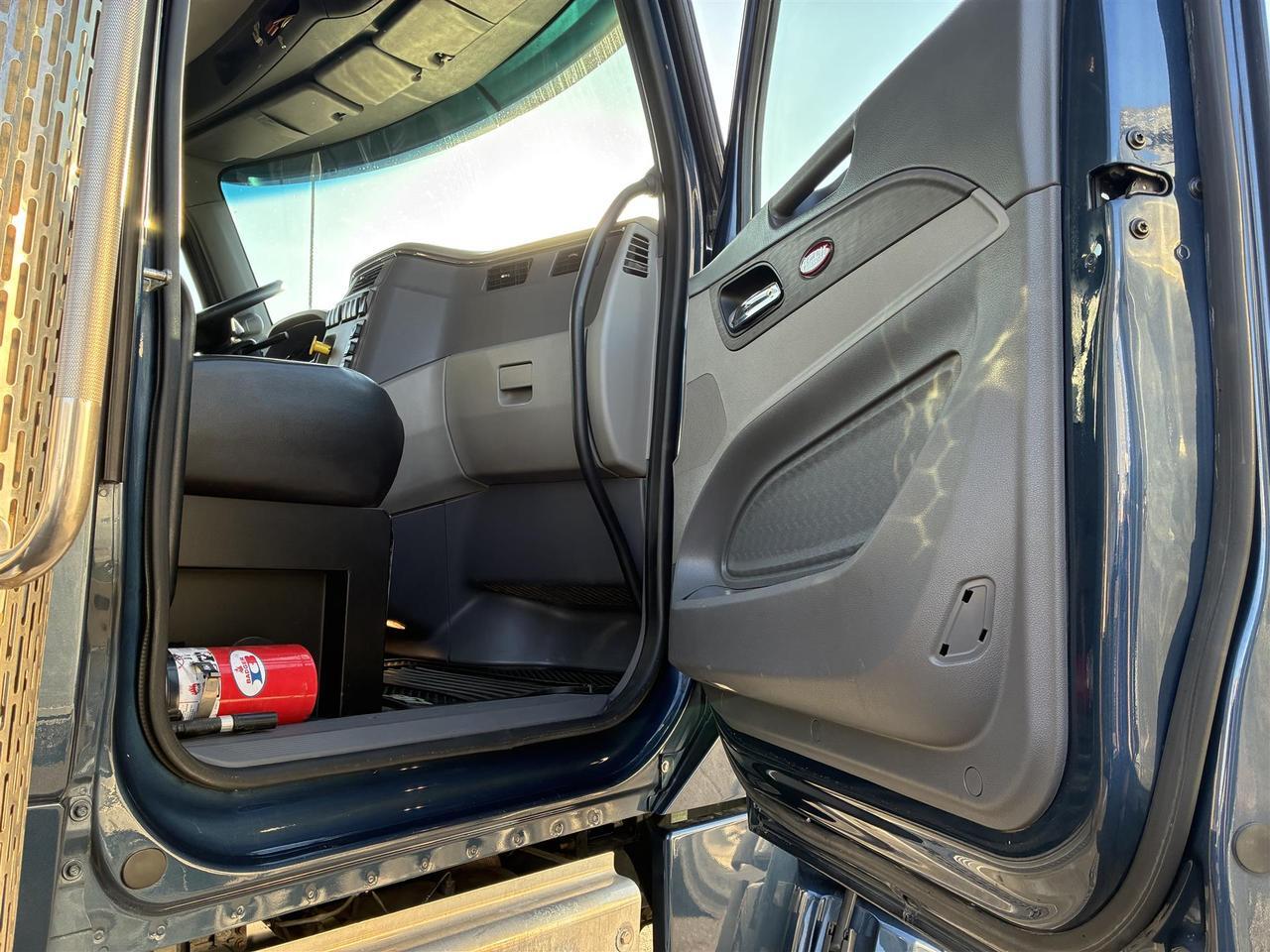 2017 Peterbilt 567 Rochester MN