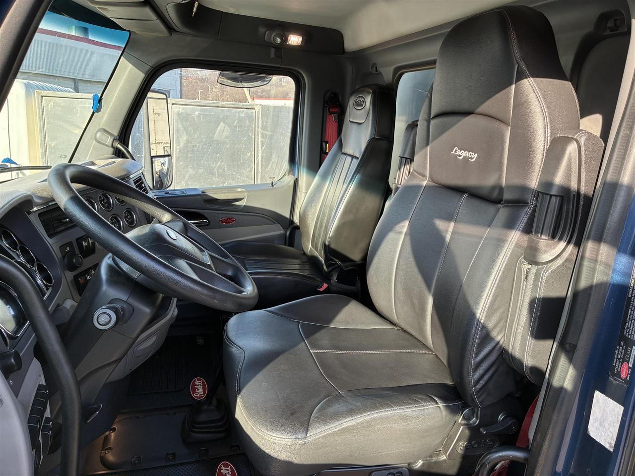 2017 Peterbilt 567 Rochester MN