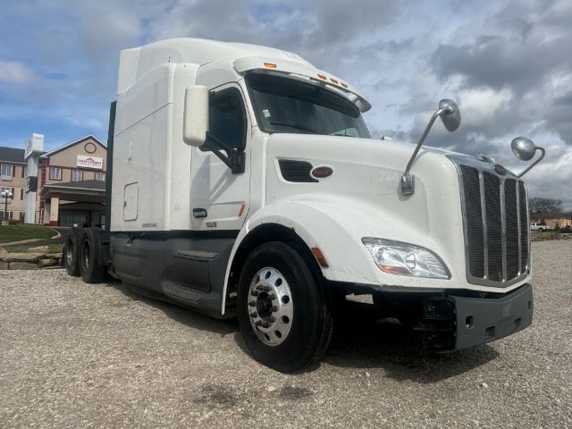 2017 Peterbilt 579 .