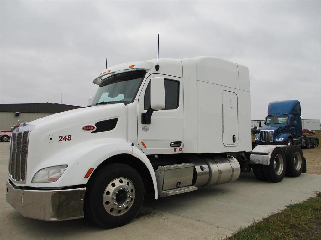 2017 Peterbilt 579 72 2017 Peterbilt 579 72