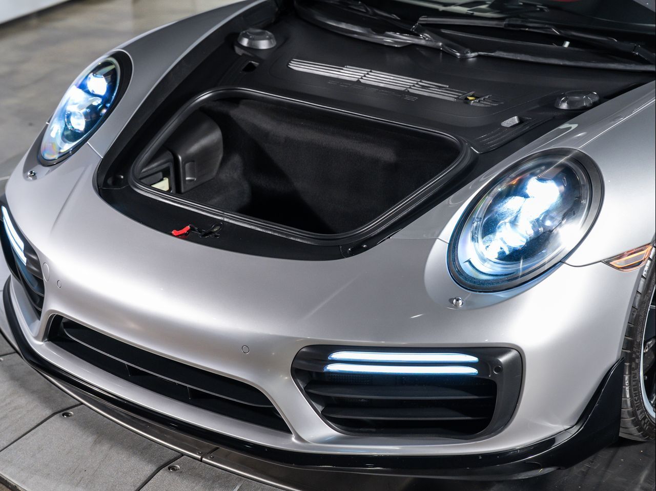 2017 Porsche 911 Turbo S photo 13