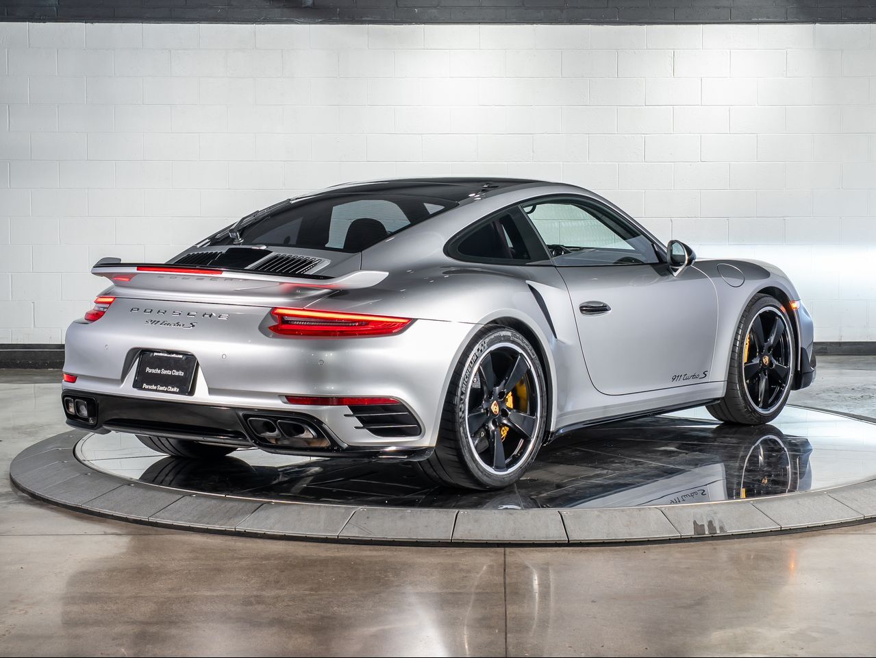 2017 Porsche 911 Turbo S photo 9