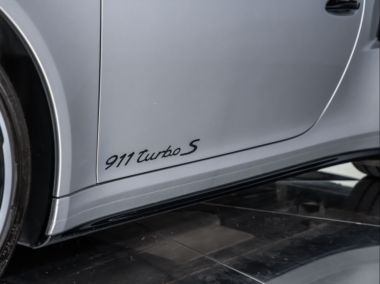 2017 Porsche 911 Turbo S photo 16