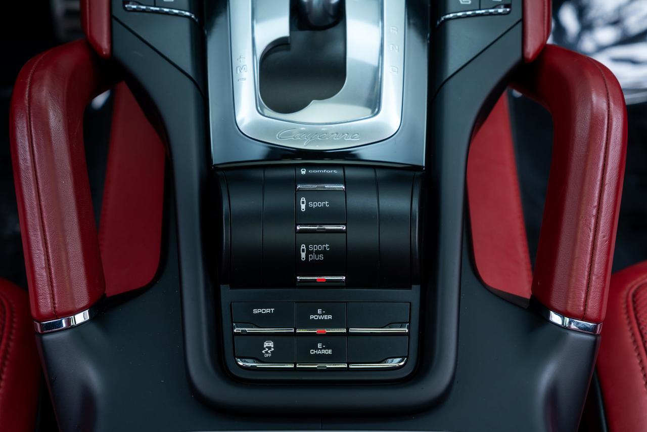 2017 Porsche Cayenne E-Hybrid S Platinum Edition Premium Package / Moonroof Portland OR