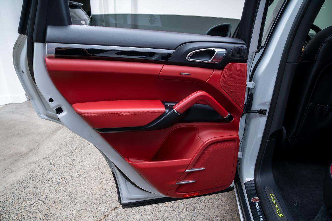 2017 Porsche Cayenne E-Hybrid S Platinum Edition Premium Package / Moonroof Portland OR