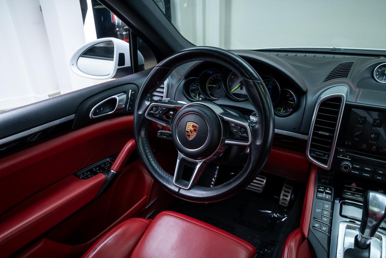 2017 Porsche Cayenne E-Hybrid S Platinum Edition Premium Package / Moonroof Portland OR