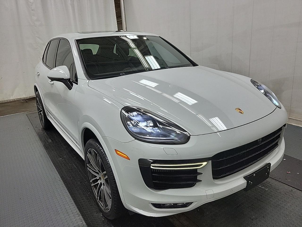 2017 Porsche Cayenne GTS 360CAM CARBONFIBRE VENTSEATS B.CAM B.SPOT NOACCIDENT