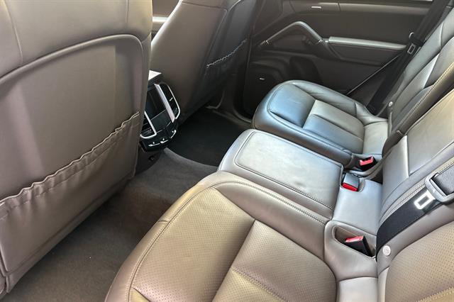 2017 Porsche Cayenne Platinum Edition