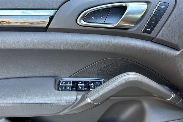 2017 Porsche Cayenne Platinum Edition