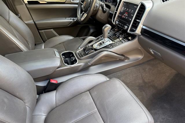 2017 Porsche Cayenne Platinum Edition