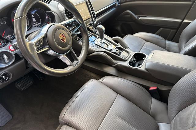 2017 Porsche Cayenne Platinum Edition