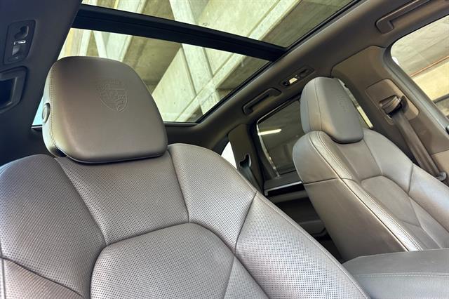 2017 Porsche Cayenne Platinum Edition