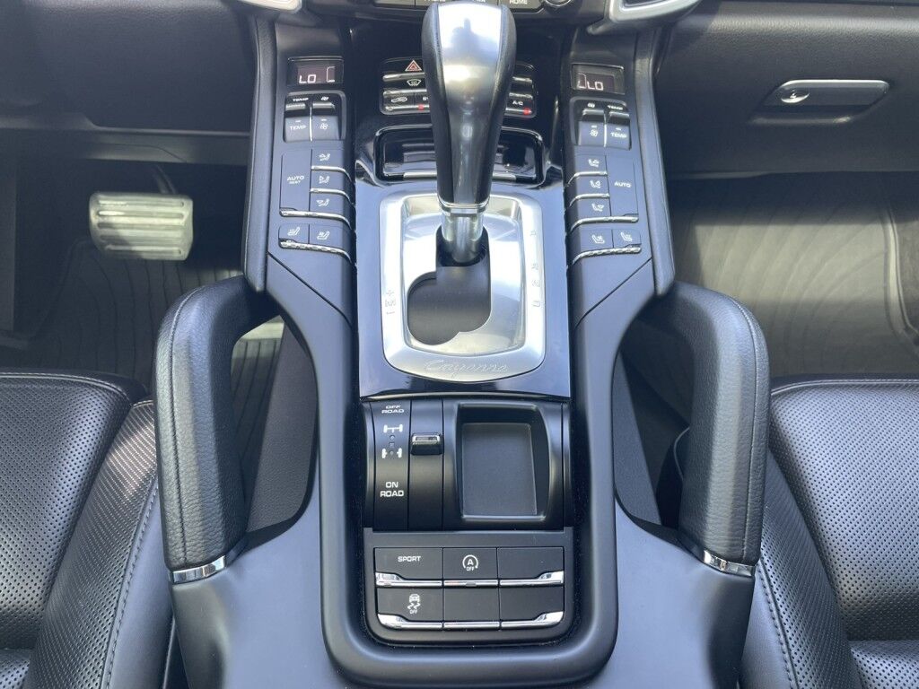 2017 Porsche Cayenne Platinum Edition~ONLINE FINANCE~CRUISE CONTROL~LEATHER SEATS~MOONROOF / SUNROOF~NAVIGATION Sarasota FL