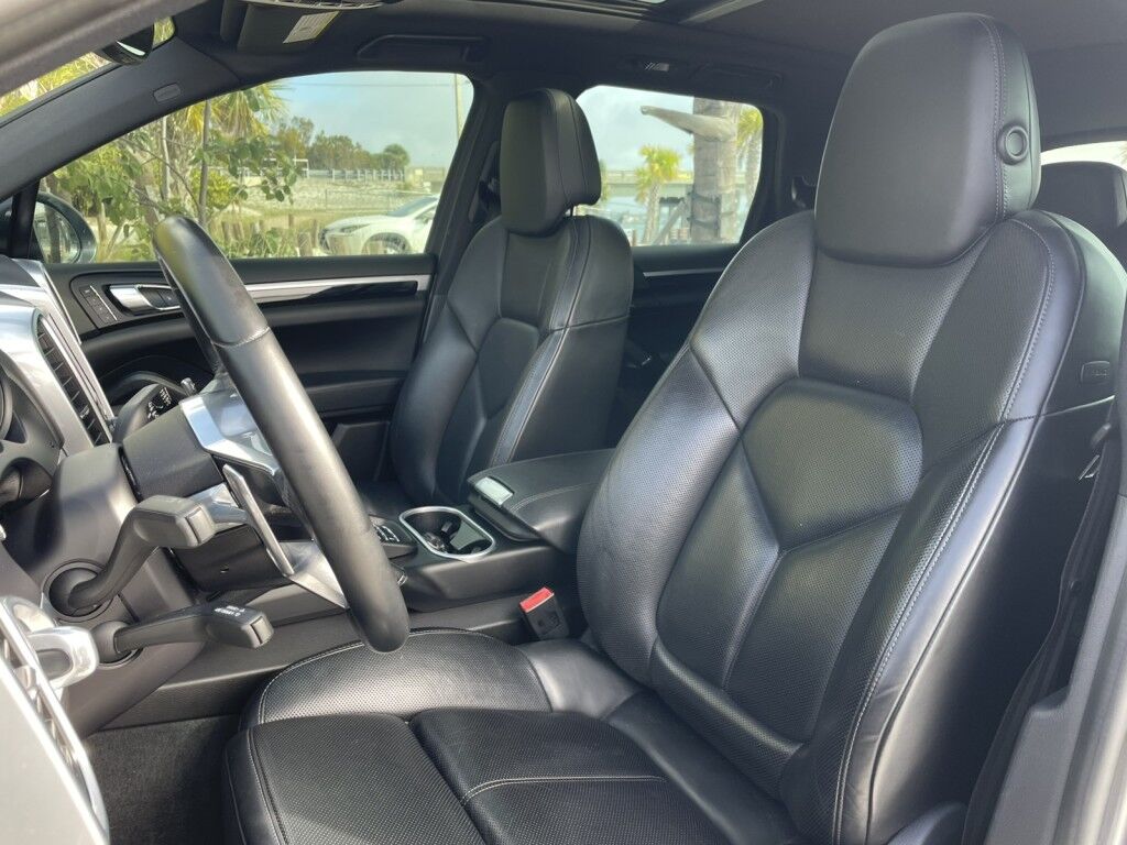 2017 Porsche Cayenne Platinum Edition~ONLINE FINANCE~CRUISE CONTROL~LEATHER SEATS~MOONROOF / SUNROOF~NAVIGATION