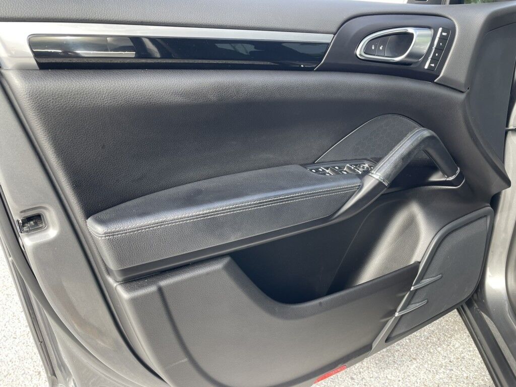 2017 Porsche Cayenne Platinum Edition~ONLINE FINANCE~CRUISE CONTROL~LEATHER SEATS~MOONROOF / SUNROOF~NAVIGATION Sarasota FL