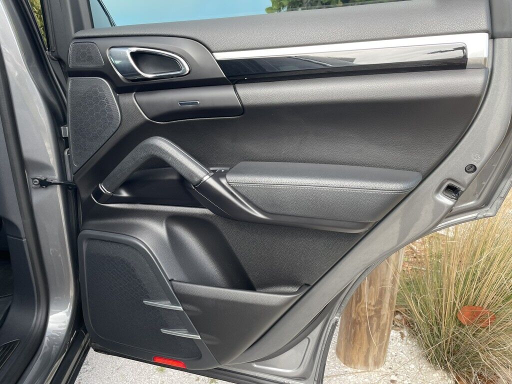 2017 Porsche Cayenne Platinum Edition~ONLINE FINANCE~CRUISE CONTROL~LEATHER SEATS~MOONROOF / SUNROOF~NAVIGATION Sarasota FL